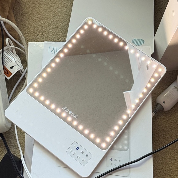 Riki Skinny LED light mirror makeup travel - Picture 4 of 6